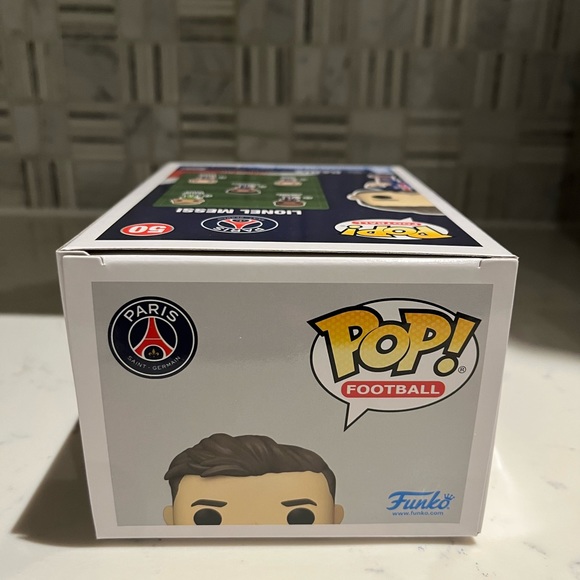 PSG Lionel Messi Funko Pop 50 - Picture 6 of 7